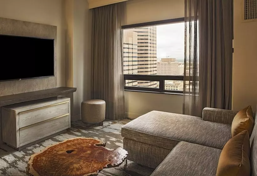 سوئیت با تخت بزرگ, Hilton Denver City Center