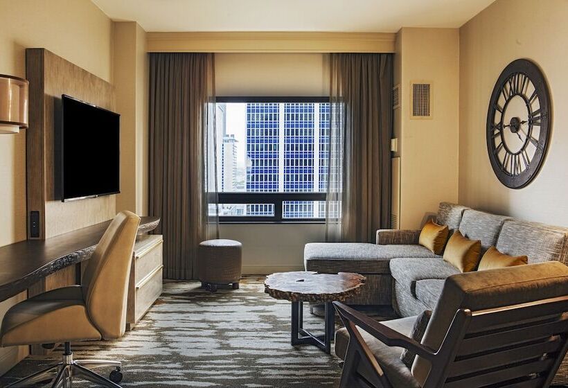מיטת קינג בסוויטה, Hilton Denver City Center