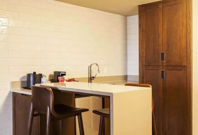 سوئیت با تخت بزرگ, Hilton Denver City Center