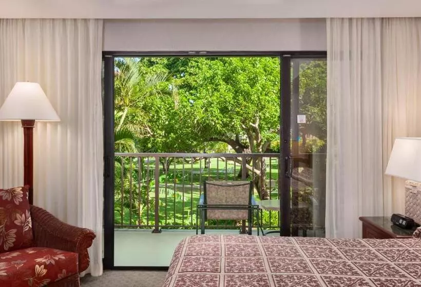 キングサイズベッドのスタンダードルーム, Outrigger Kāʻanapali Beach Resort