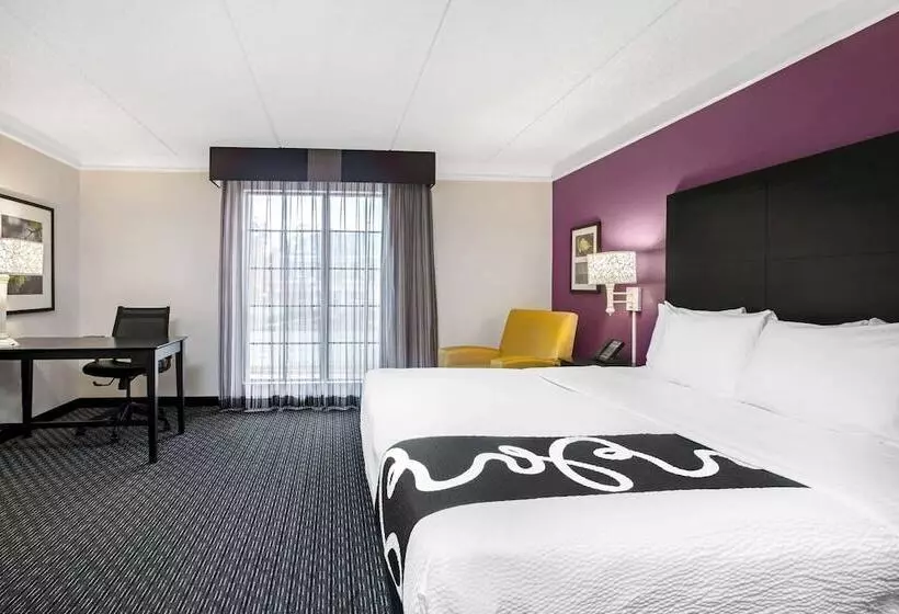 Deluxe-huone Soveltuu Liikuntarajoitteisille, La Quinta Inn By Wyndham Fresno Yosemite