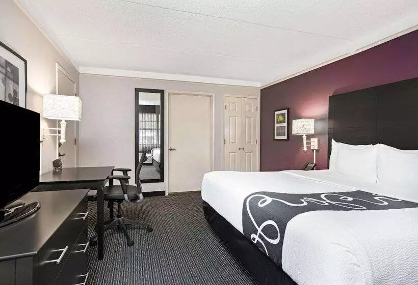 Deluxe-huone Soveltuu Liikuntarajoitteisille, La Quinta Inn By Wyndham Fresno Yosemite