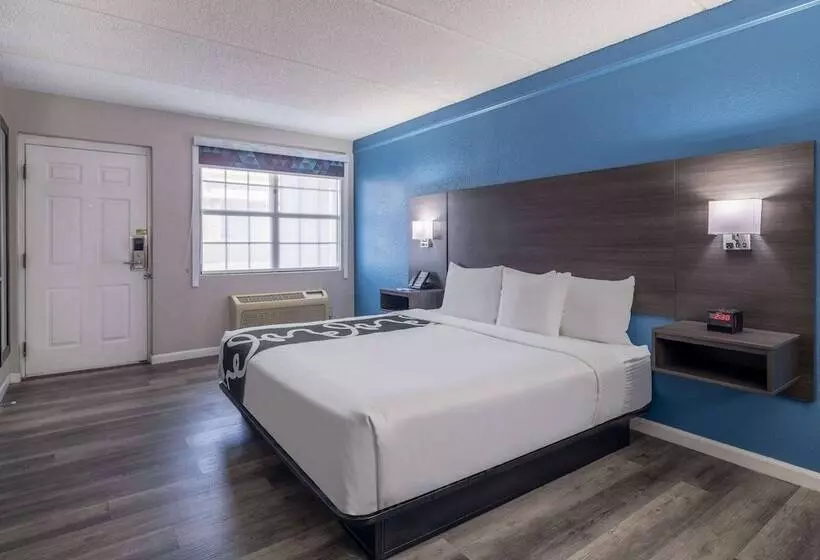 اتاق استاندارد با تخت بزرگ برای معلولان, La Quinta Inn By Wyndham Sacramento North