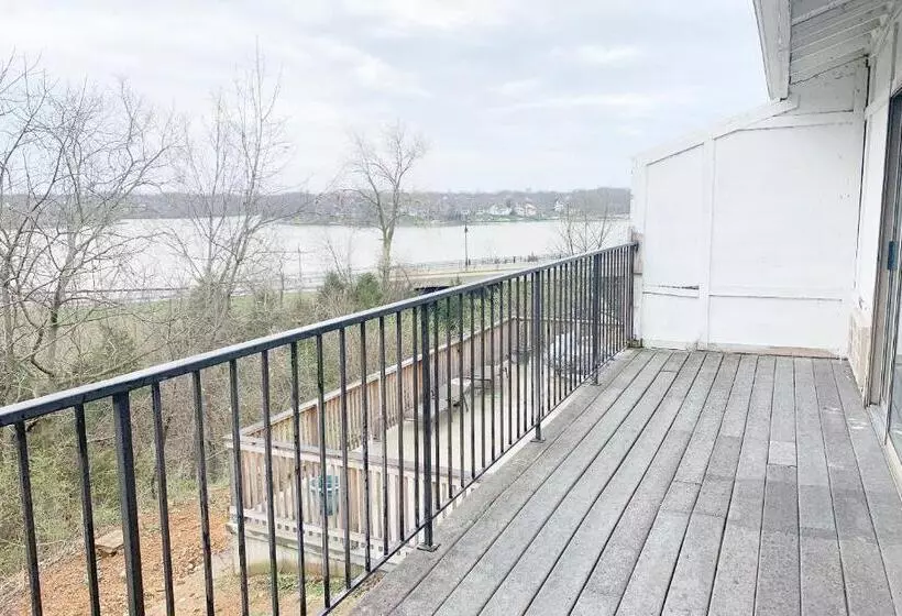 バルコニー付きデラックスルーム, Lakeview Inn