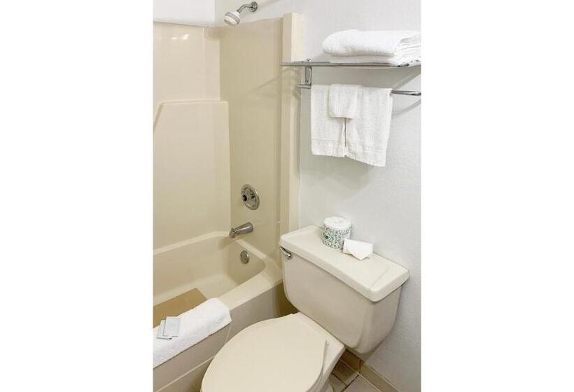 غرفة ديلوكس مزودة بشرفة, Lakeview Inn