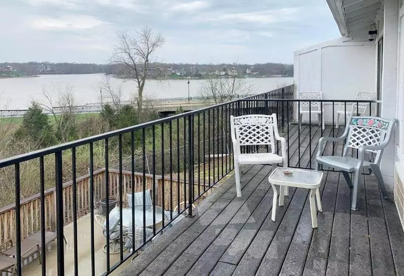 キングサイズベッドのデラックスルーム, Lakeview Inn