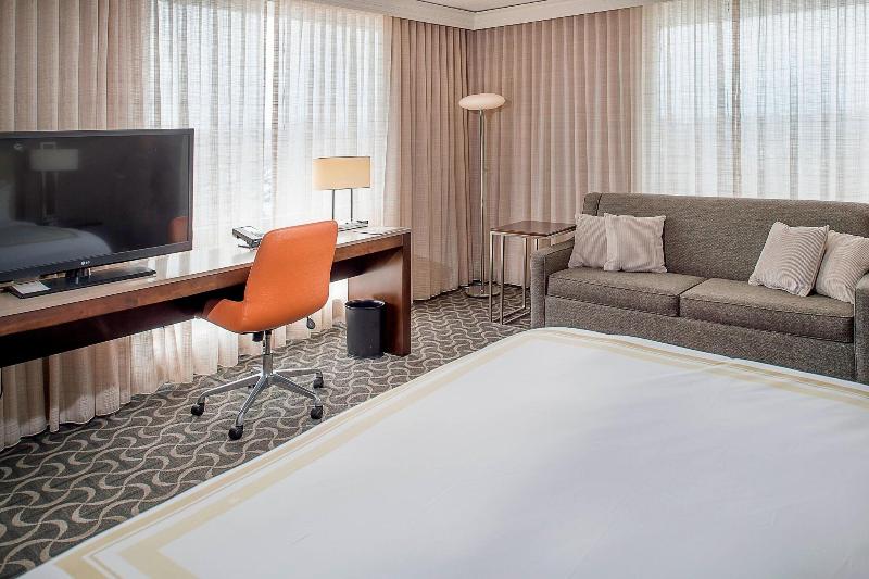 스탠다드 룸 킹사이즈 침대, Marriott St. Louis Airport