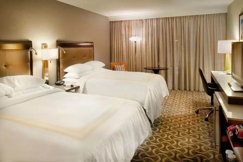 اتاق استاندارد با تخت بزرگ, Marriott St. Louis Airport