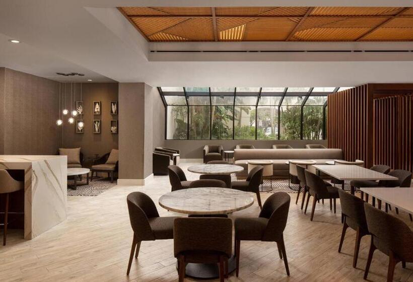 غرفة سوبيريور سرير كينج, Palm Beach Gardens Marriott