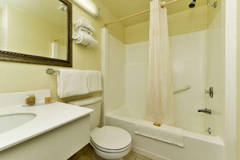 キングサイズベッドのスタンダードルーム, Quality Inn