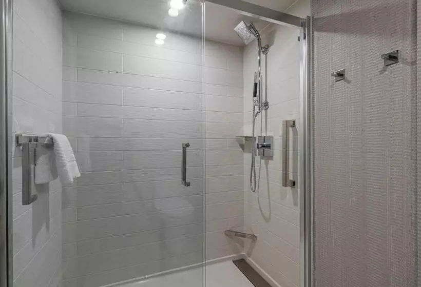 اتاق استاندارد با تخت بزرگ, Wichita Marriott
