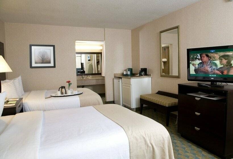 스탠다드 룸 더블 침대 2개, Wyndham Garden Lake Guntersville