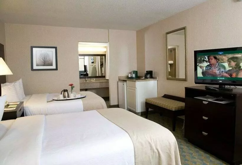 ２ダブルベッドのスタンダードルーム, Wyndham Garden Lake Guntersville