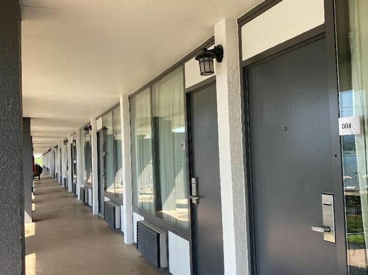 חדר סטנדרט שתי מיטות זוגיות, Wyndham Garden Lake Guntersville