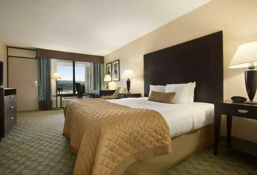 キングサイズベッドのスーペリアルーム, Wyndham Garden Lake Guntersville