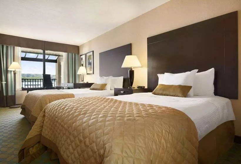 ２ダブルベッドのスタンダードルーム, Wyndham Garden Lake Guntersville