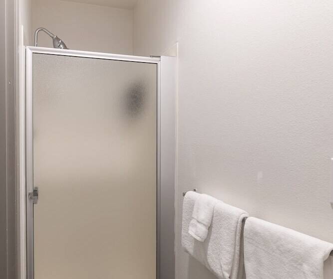 标准间, Jot's Resort