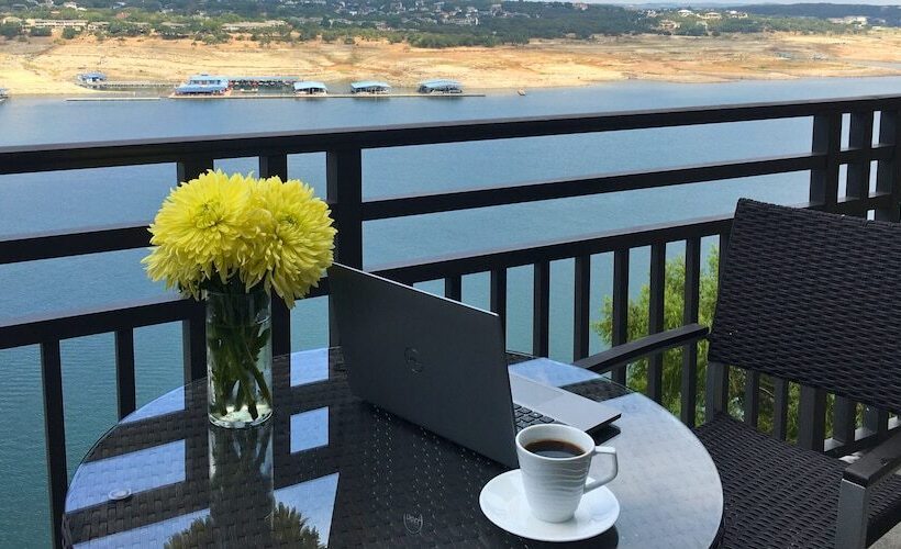 キングサイズベッドのスタンダードルーム, Lakeway Resort & Spa