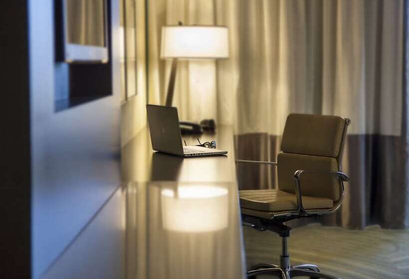 キングサイズベッドのスタンダードルーム, Lakeway Resort & Spa