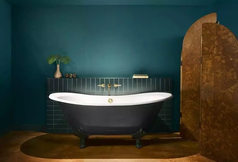 سوئیت برای معلولان, Mayfair House Hotel & Garden