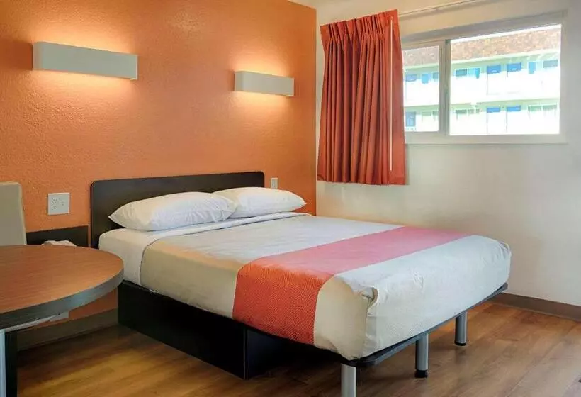 اتاق استاندارد برای معلولان, Motel 6 Mammoth Lakes, Ca