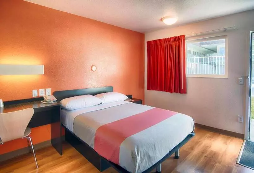 اتاق استاندارد برای معلولان, Motel 6 Mammoth Lakes, Ca