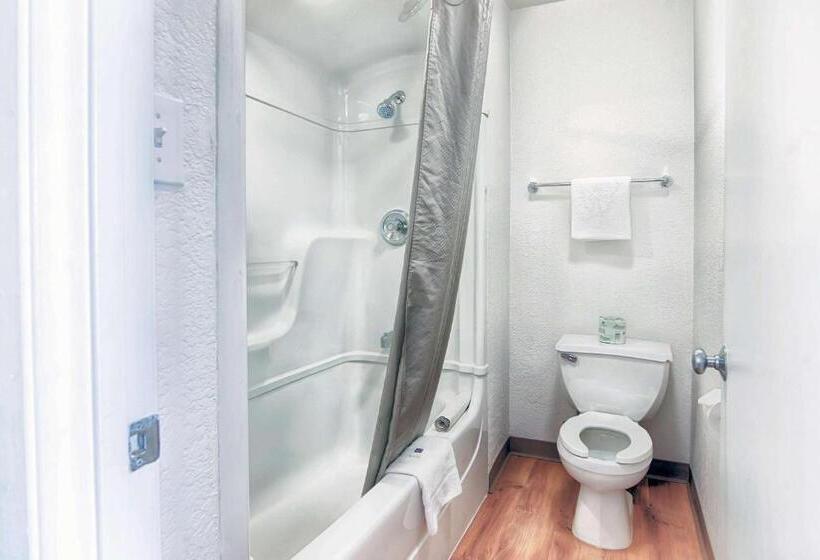 חדר סטנדרט לארבעה, Motel 6 Mammoth Lakes, Ca