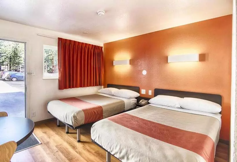 اتاق پریمیوم چهارنفره, Motel 6 Mammoth Lakes, Ca