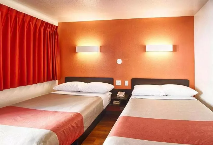 اتاق پریمیوم چهارنفره, Motel 6 Mammoth Lakes, Ca