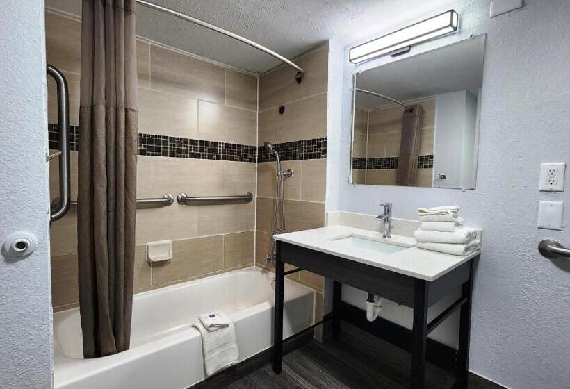 장애인을 위한 킹사이즈 침대 스탠다드 룸, Motel 6 baytown, Tx  Garth Rd