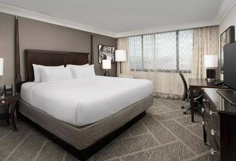 キングサイズベッドのスタンダードルーム, Crowne Plaza Hotel Portland Downtown Convention Center, An Ihg