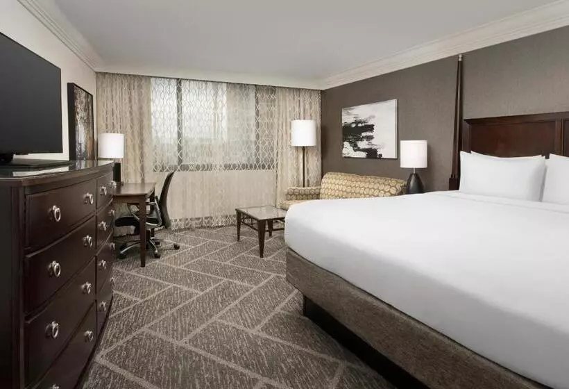 キングサイズベッドのエクゼクティブルーム, Crowne Plaza Hotel Portland Downtown Convention Center, An Ihg
