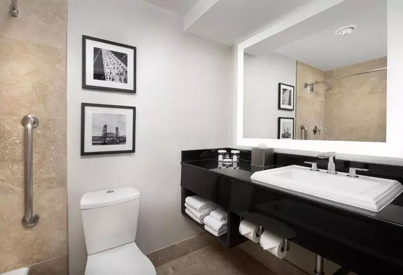 キングサイズベッドのエクゼクティブルーム, Crowne Plaza Hotel Portland Downtown Convention Center, An Ihg