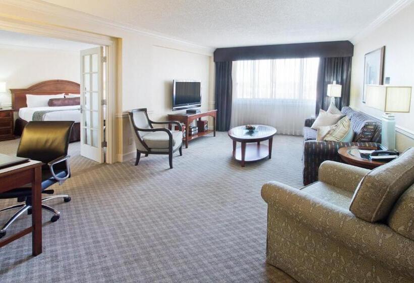 이그제큐티브 스위트, Crowne Plaza Hotel Portland Downtown Convention Center, An Ihg
