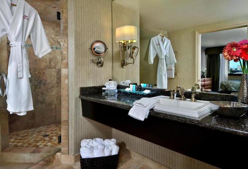 이그제큐티브 스위트, Crowne Plaza Hotel Portland Downtown Convention Center, An Ihg