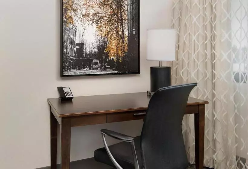 身障者適用キングサイズベッドルーム, Crowne Plaza Hotel Portland Downtown Convention Center, An Ihg