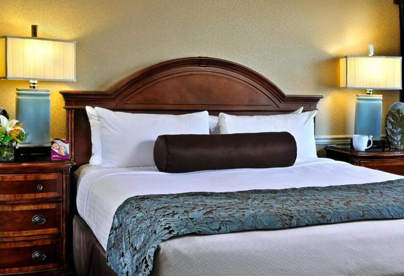 이그제큐티브 스위트, Crowne Plaza Hotel Portland Downtown Convention Center, An Ihg