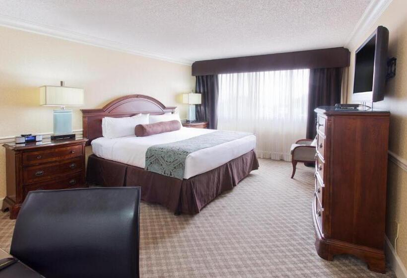 이그제큐티브 스위트, Crowne Plaza Hotel Portland Downtown Convention Center, An Ihg