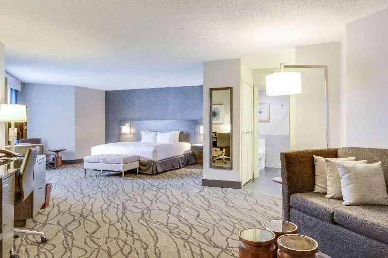 キングサイズベッドのスイートルーム, Doubletree By Hilton Hotel Racine Harbourwalk