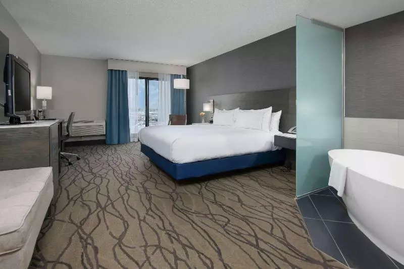 シングルデラックスルーム, Doubletree By Hilton Hotel Racine Harbourwalk