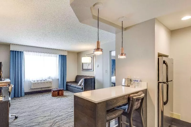 キングサイズベッドのジュニアスイート, Doubletree By Hilton Hotel Racine Harbourwalk