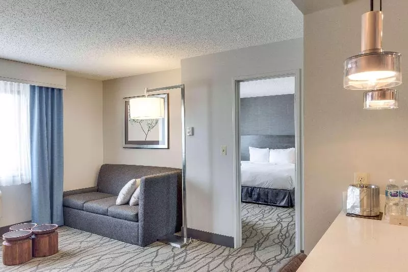 キングサイズベッドのジュニアスイート, Doubletree By Hilton Hotel Racine Harbourwalk