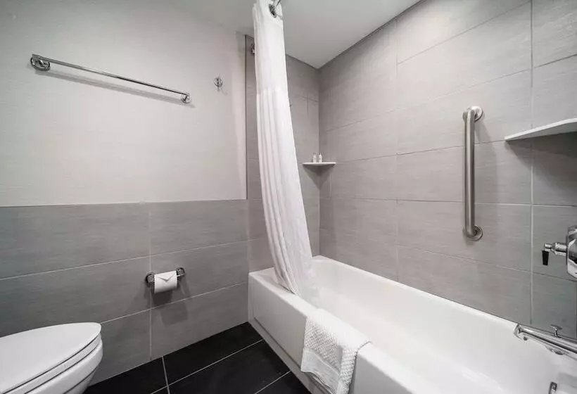 ２ダブルベッドのスタンダードルーム, Doubletree By Hilton Hotel Racine Harbourwalk