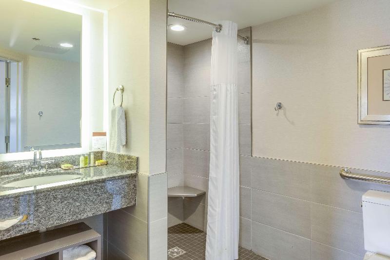 غرفة قياسية سرير كينج, Doubletree By Hilton Hotel Racine Harbourwalk