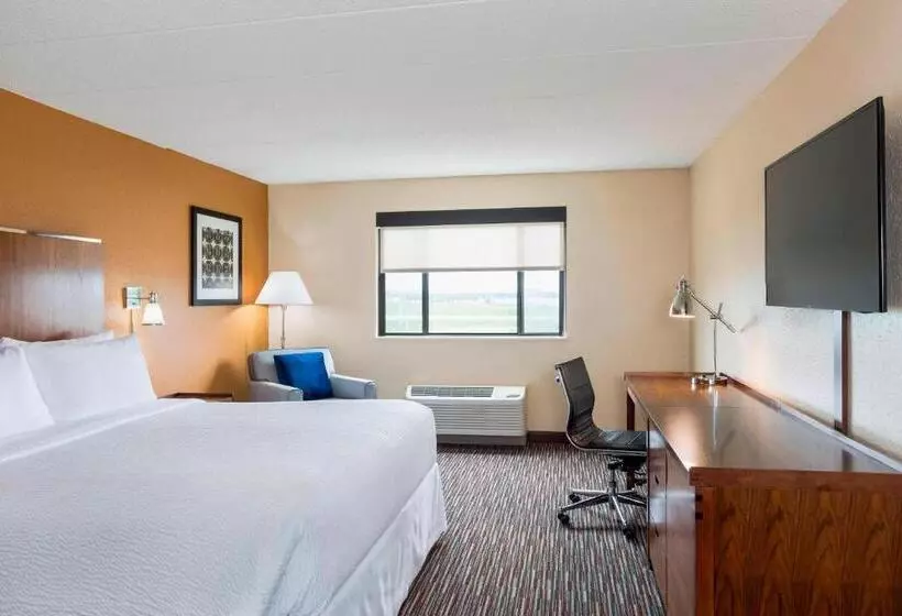 キングサイズベッドのクラブルーム, Four Points By Sheraton Milwaukee Airport