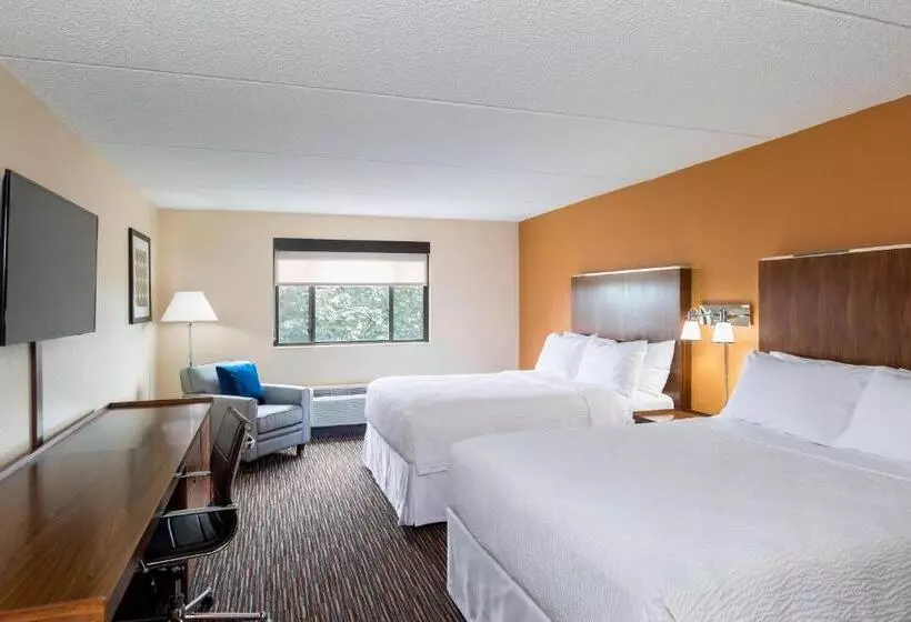 キングサイズベッドのスイートルーム, Four Points By Sheraton Milwaukee Airport