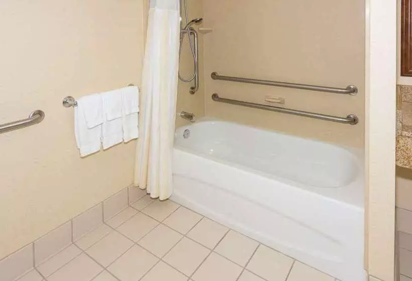Standard-invahuone, Hilton Palm Beach Pbi
