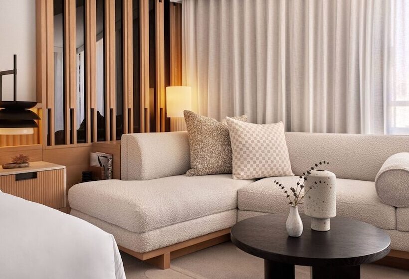 غرفه قياسيه سريرين مزدوجين, The Jay, Autograph Collection