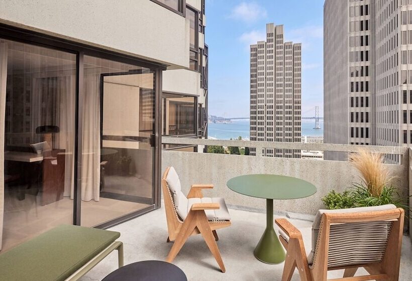 جناح ديلوكس, The Jay, Autograph Collection