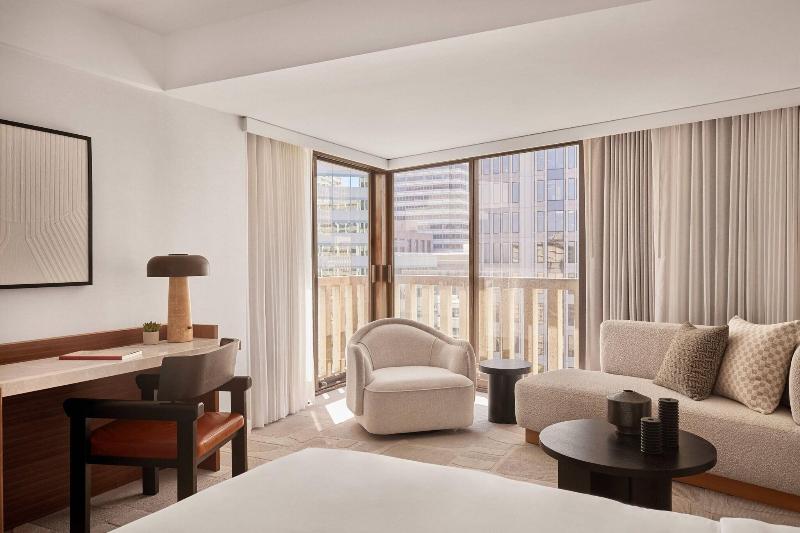 جناح سرير كينج, The Jay, Autograph Collection